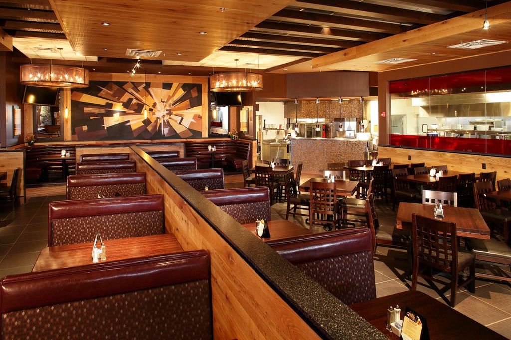 Corporate Dining Space in Naperville